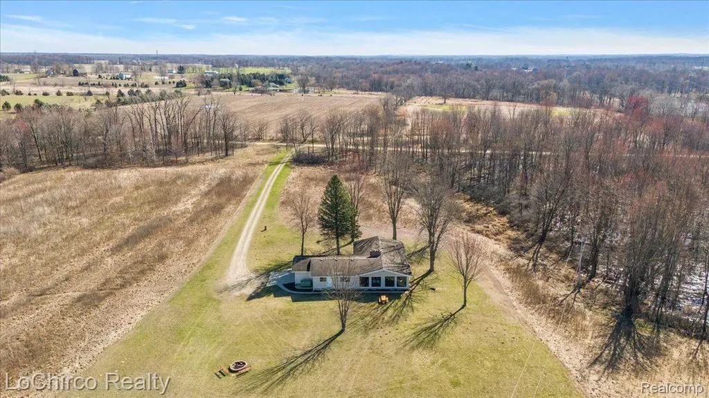 8603 N Owosso Road Fowlerville Village MI 48836