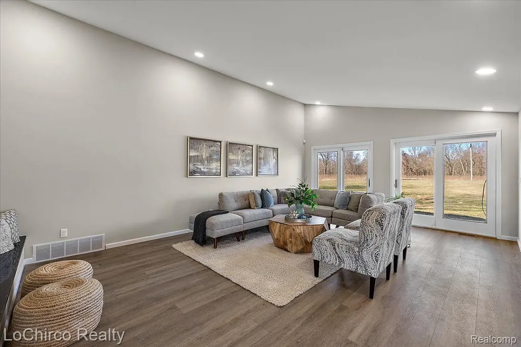 8603 N Owosso Road Fowlerville Village MI 48836