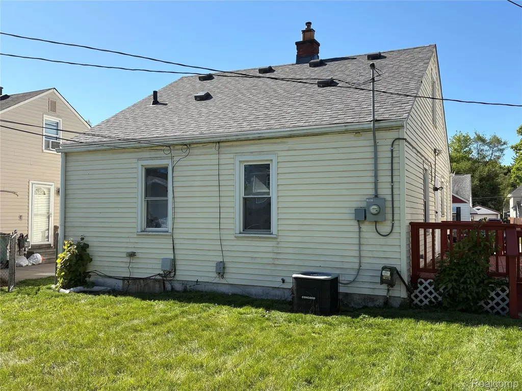 164 W Browning Avenue Hazel Park City MI 48030
