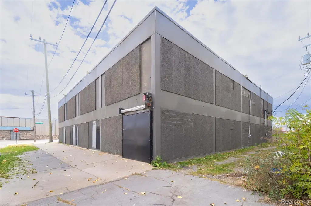 531 E 7 Mile Road Detroit City MI 48203