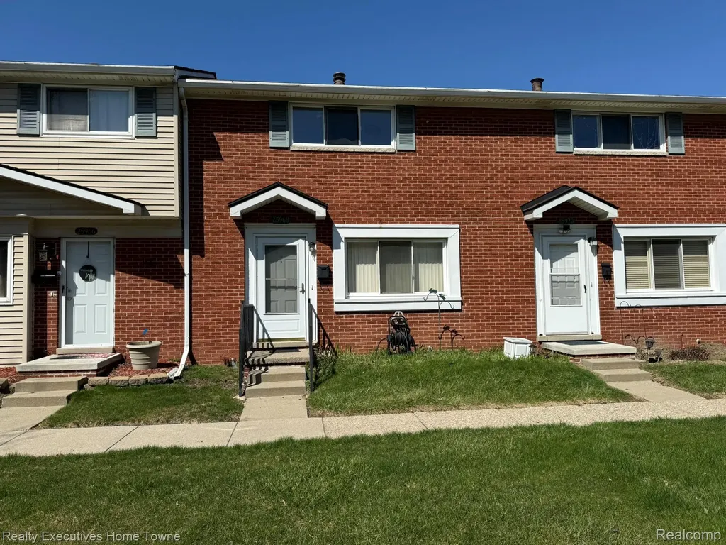 25968 Jeanette Roseville City MI 48066