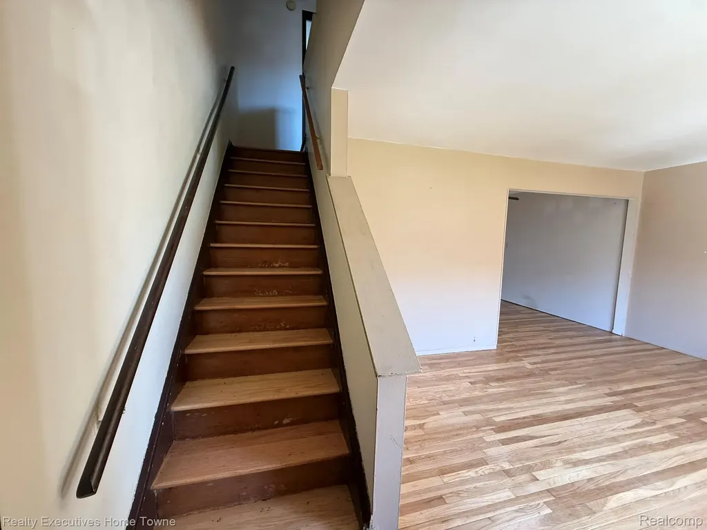 25968 Jeanette Roseville City MI 48066