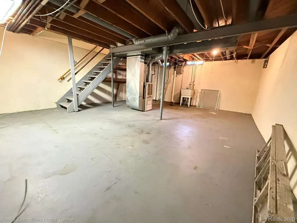 25968 Jeanette Roseville City MI 48066