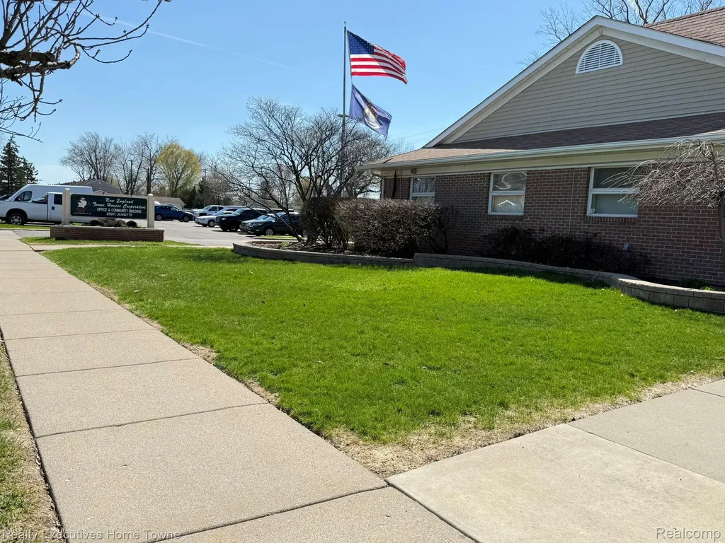 25968 Jeanette Roseville City MI 48066