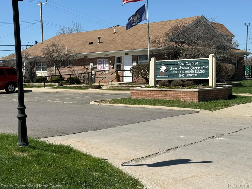 25968 Jeanette Roseville City MI 48066