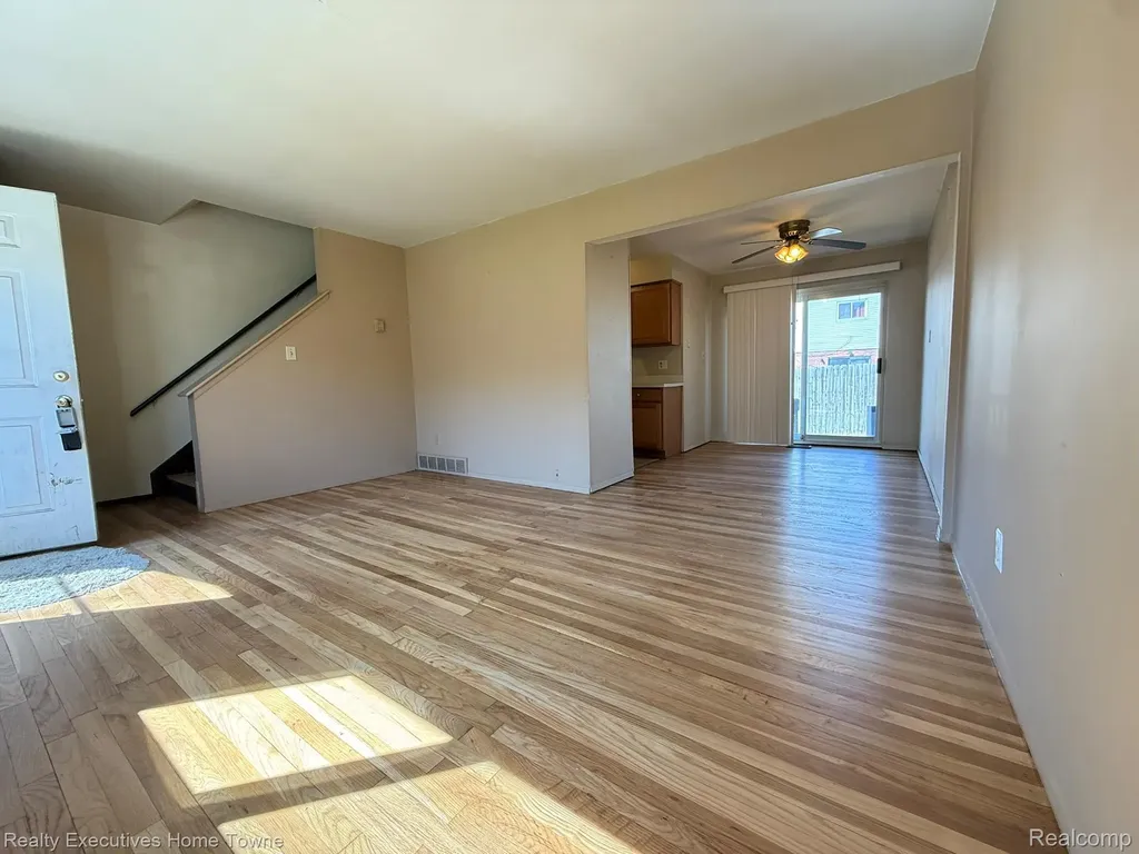 25968 Jeanette Roseville City MI 48066