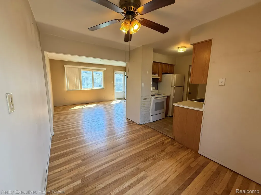 25968 Jeanette Roseville City MI 48066