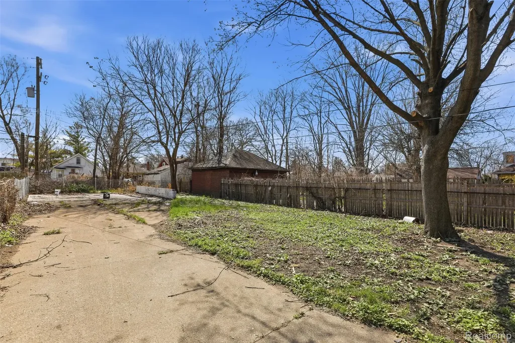 7474 E Robinwood Street Detroit City MI 48234
