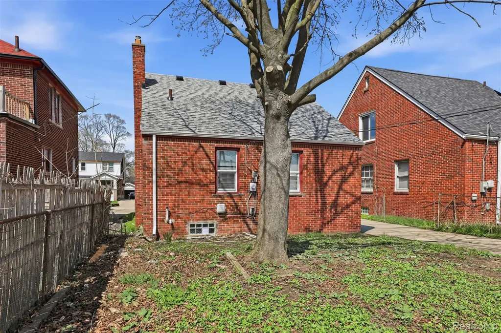 7474 E Robinwood Street Detroit City MI 48234