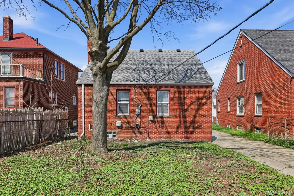 7474 E Robinwood Street Detroit City MI 48234