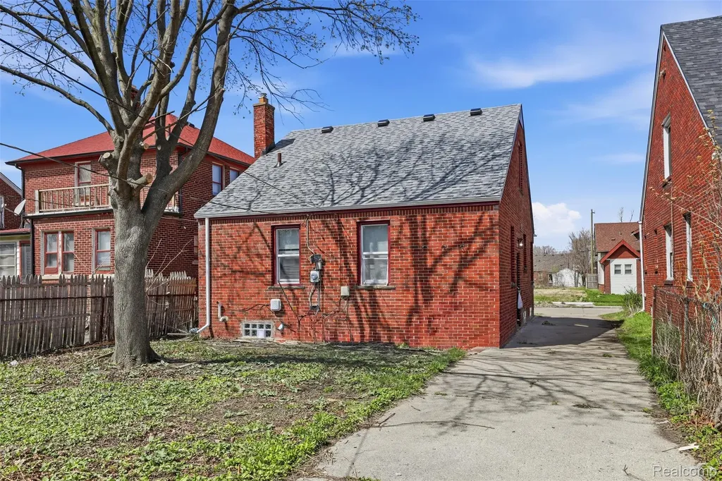 7474 E Robinwood Street Detroit City MI 48234