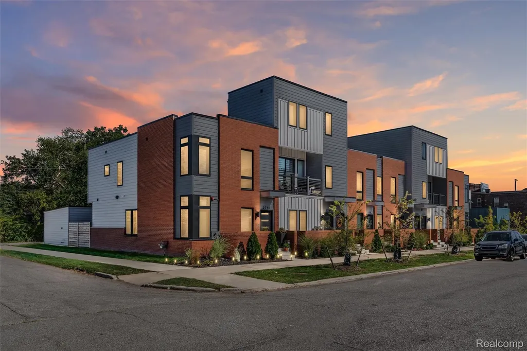 2736 Harrison Street Detroit City MI 48216