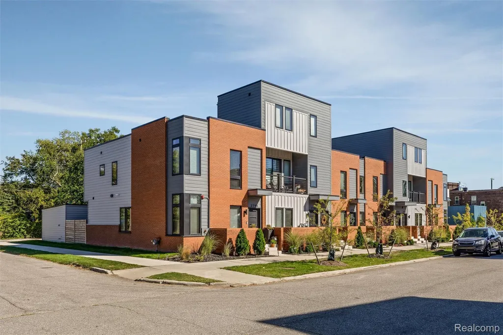 2736 Harrison Street Detroit City MI 48216