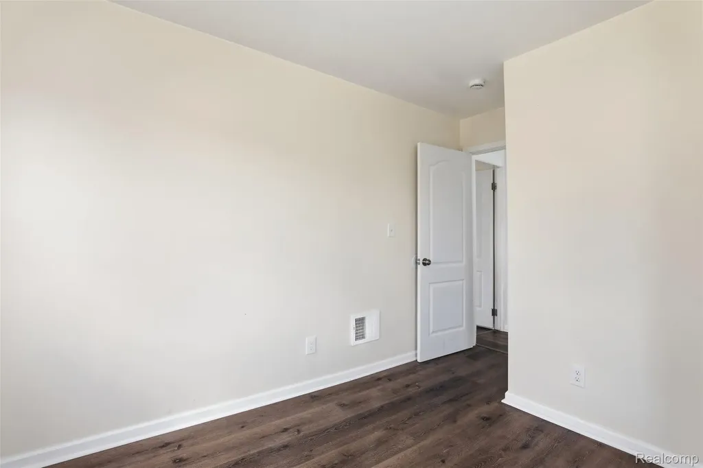 15881 Hartwell Street Detroit City MI 48227