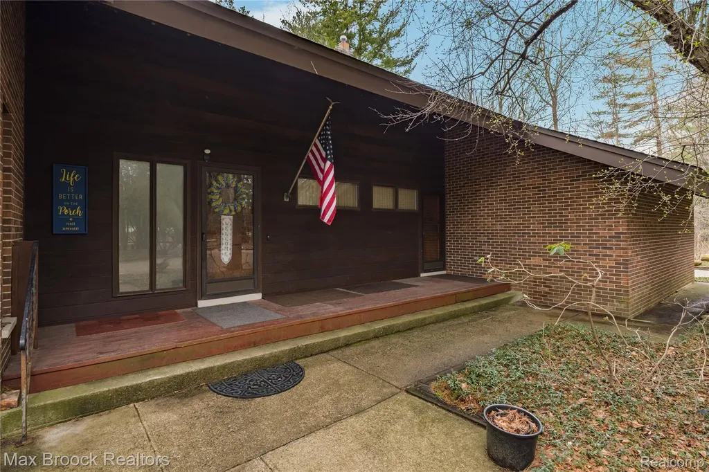 32674 Bingham Lane Bingham Farms Village MI 48025
