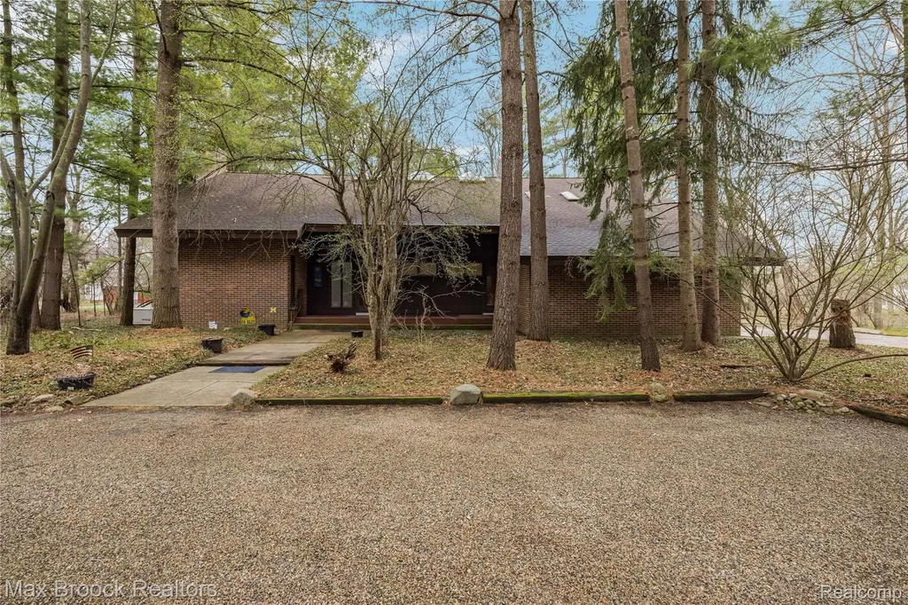 32674 Bingham Lane Bingham Farms Village MI 48025
