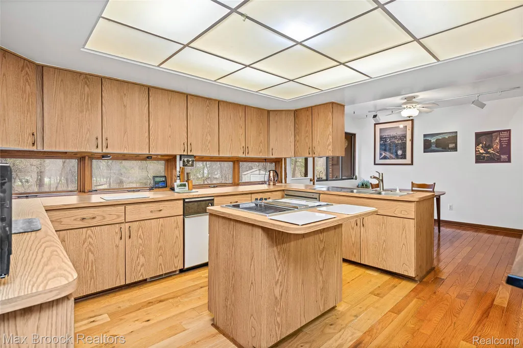32674 Bingham Lane Bingham Farms Village MI 48025