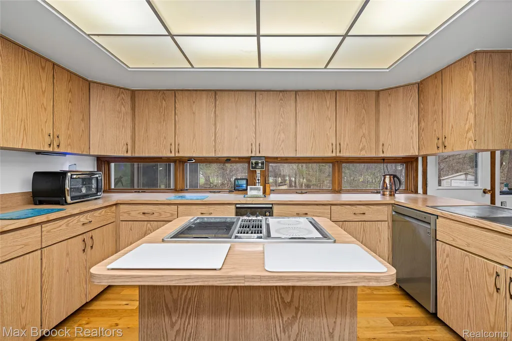 32674 Bingham Lane Bingham Farms Village MI 48025