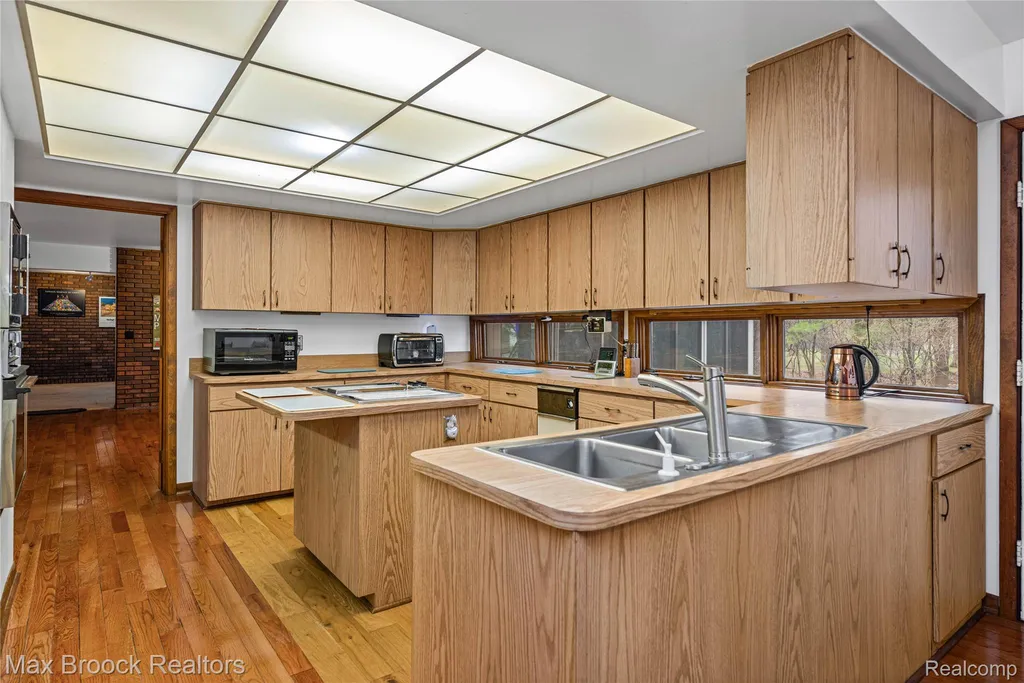 32674 Bingham Lane Bingham Farms Village MI 48025