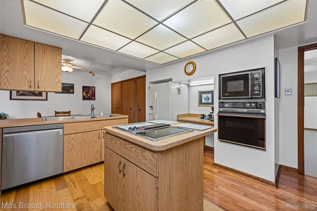32674 Bingham Lane Bingham Farms Village MI 48025