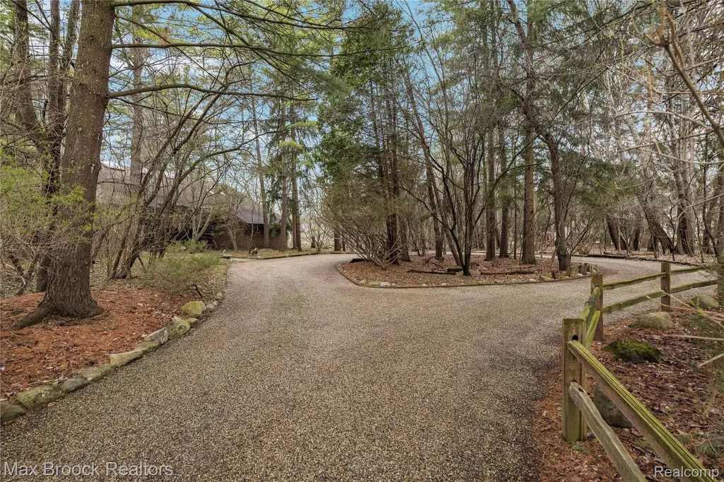 32674 Bingham Lane Bingham Farms Village MI 48025
