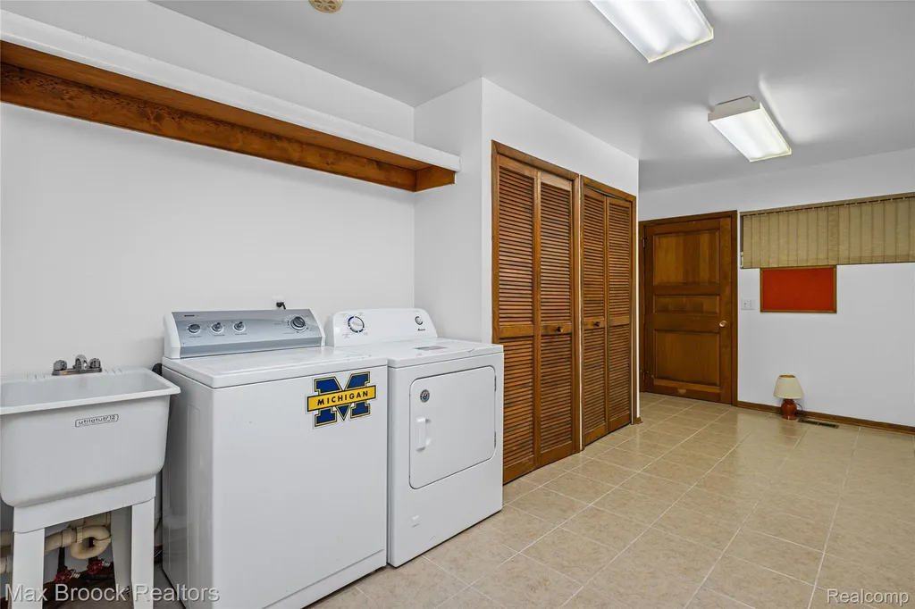32674 Bingham Lane Bingham Farms Village MI 48025