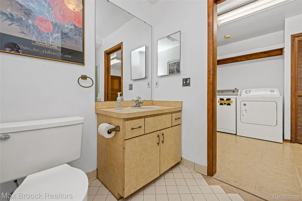 32674 Bingham Lane Bingham Farms Village MI 48025