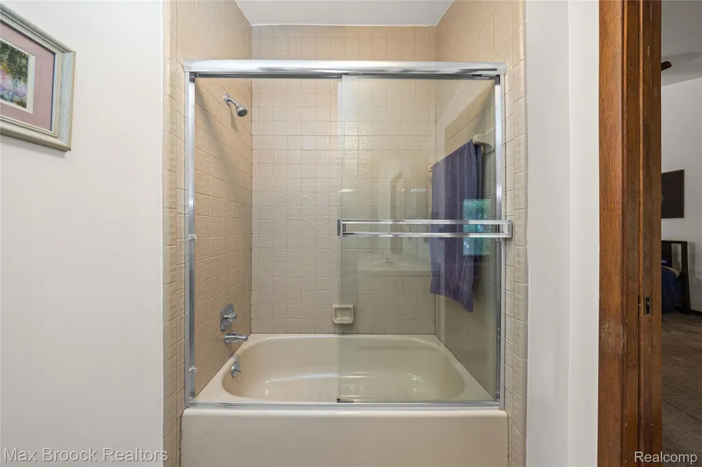 32674 Bingham Lane Bingham Farms Village MI 48025