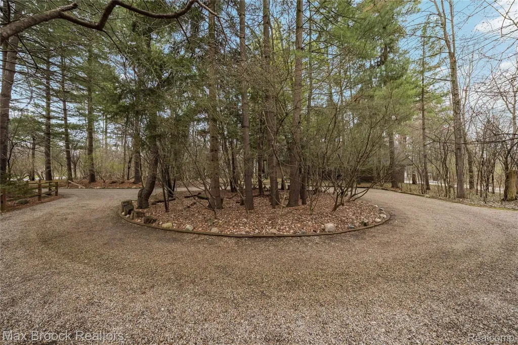 32674 Bingham Lane Bingham Farms Village MI 48025