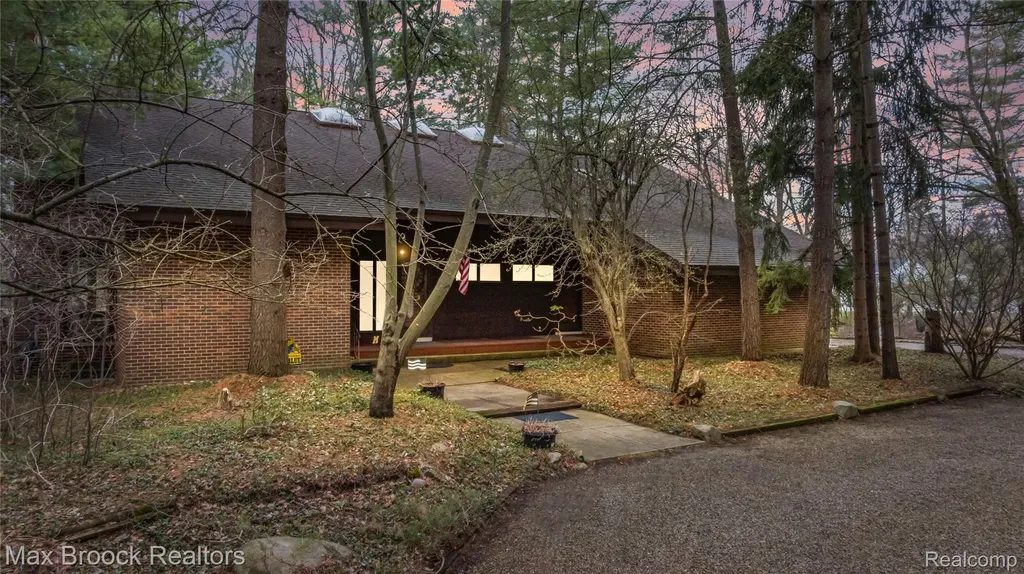 32674 Bingham Lane Bingham Farms Village MI 48025