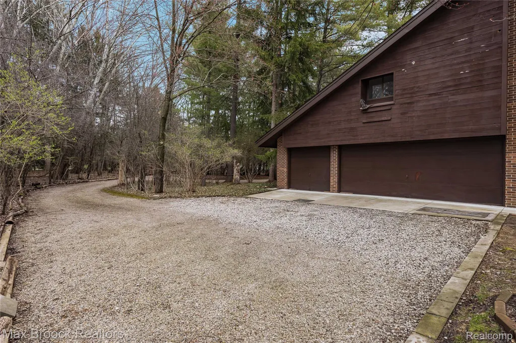 32674 Bingham Lane Bingham Farms Village MI 48025