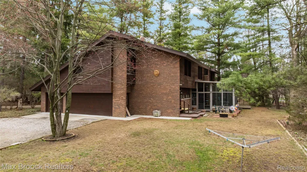 32674 Bingham Lane Bingham Farms Village MI 48025