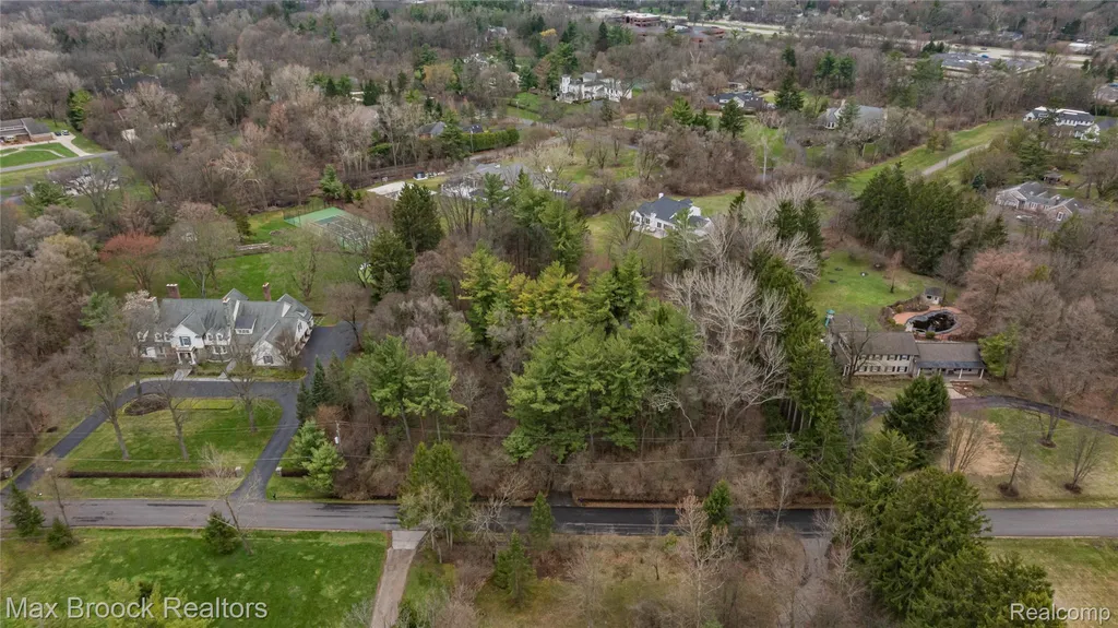 32674 Bingham Lane Bingham Farms Village MI 48025