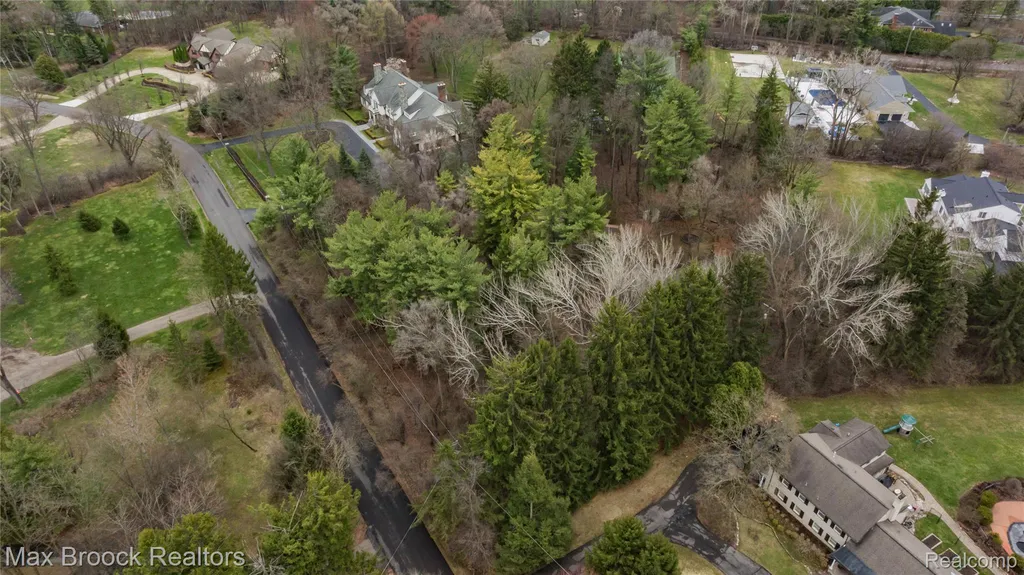 32674 Bingham Lane Bingham Farms Village MI 48025
