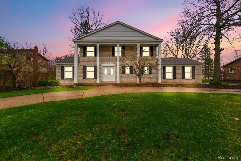 5119 Greenbriar Drive West Bloomfield Charter Township MI 48323