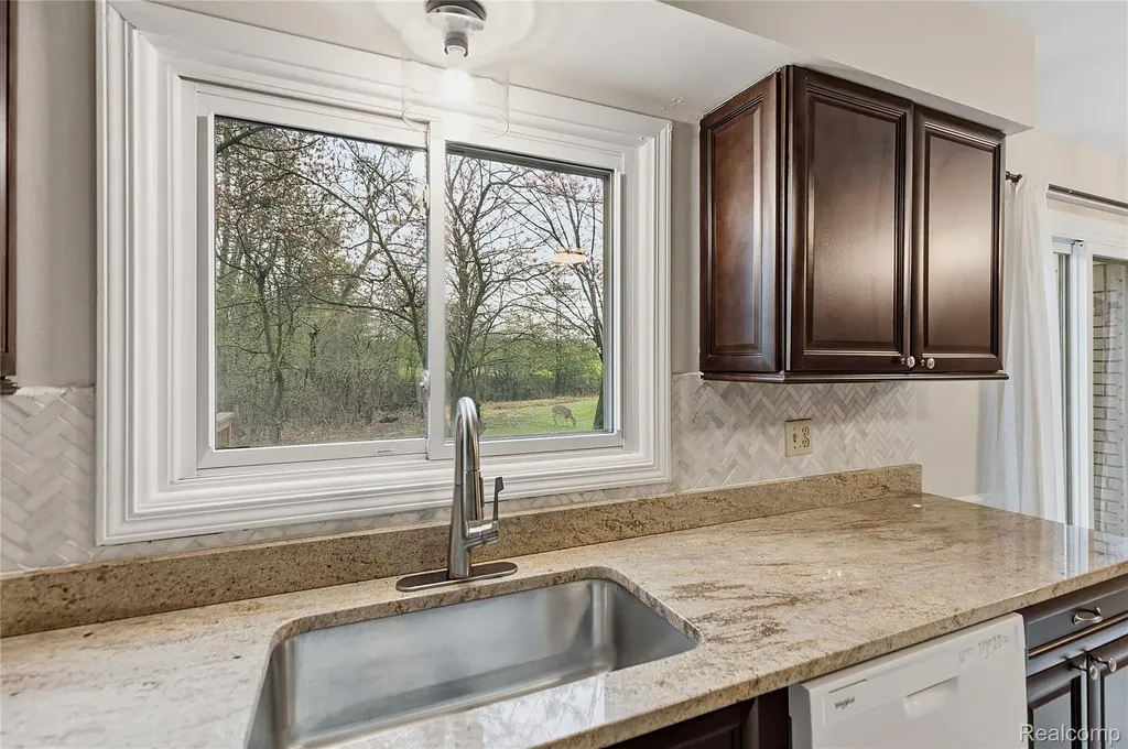 5119 Greenbriar Drive West Bloomfield Charter Township MI 48323