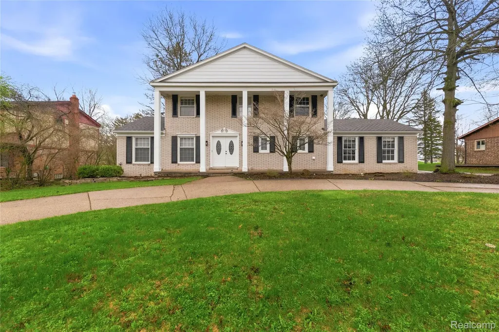 5119 Greenbriar Drive West Bloomfield Charter Township MI 48323