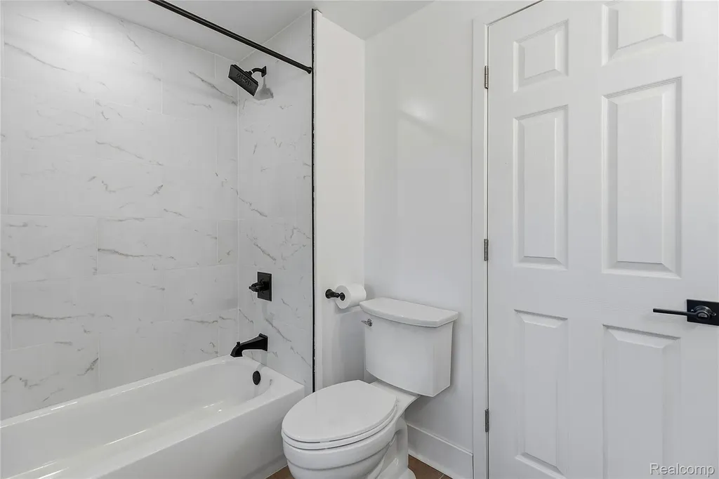 5119 Greenbriar Drive West Bloomfield Charter Township MI 48323