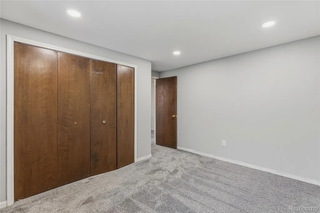 5119 Greenbriar Drive West Bloomfield Charter Township MI 48323