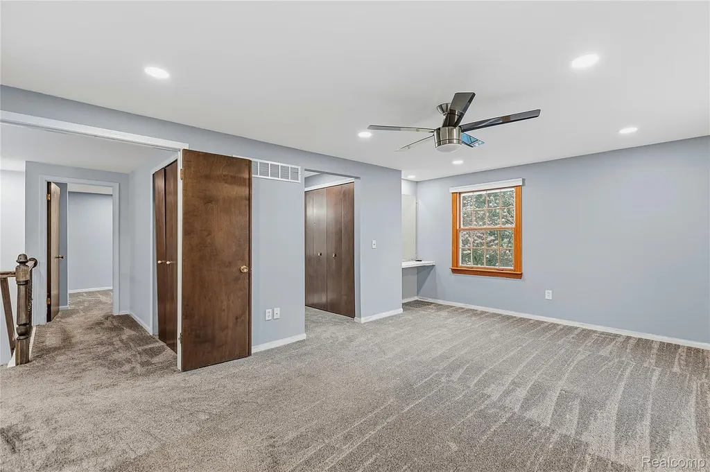 5119 Greenbriar Drive West Bloomfield Charter Township MI 48323