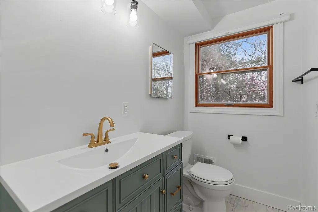 5119 Greenbriar Drive West Bloomfield Charter Township MI 48323