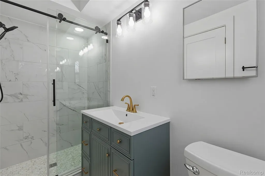5119 Greenbriar Drive West Bloomfield Charter Township MI 48323
