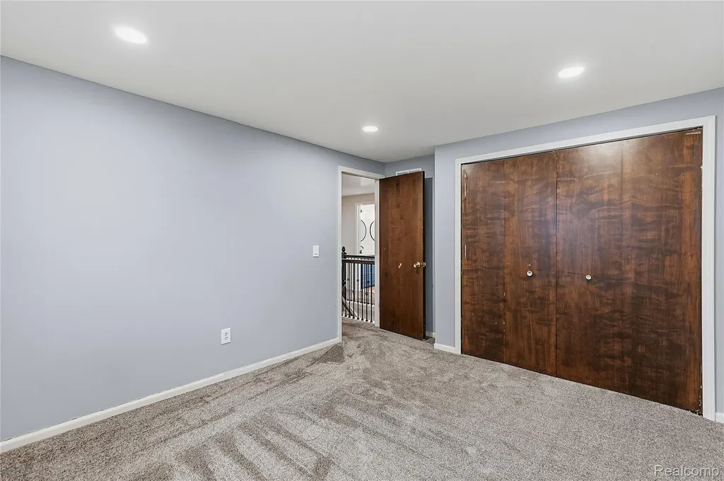 5119 Greenbriar Drive West Bloomfield Charter Township MI 48323