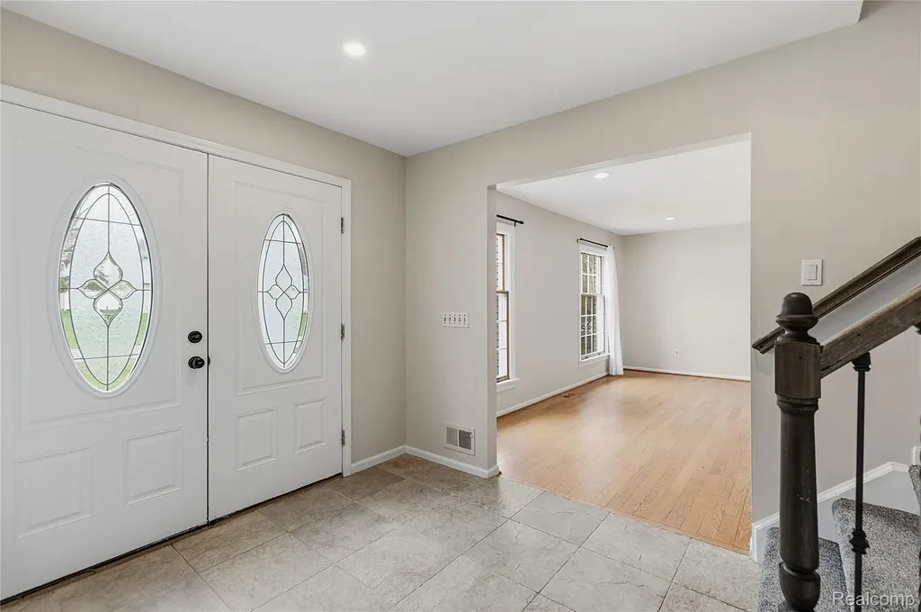 5119 Greenbriar Drive West Bloomfield Charter Township MI 48323