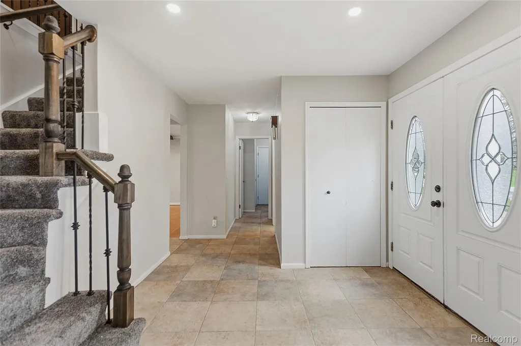 5119 Greenbriar Drive West Bloomfield Charter Township MI 48323