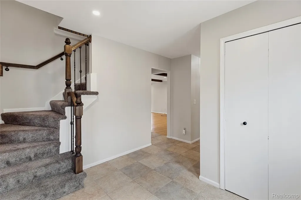 5119 Greenbriar Drive West Bloomfield Charter Township MI 48323