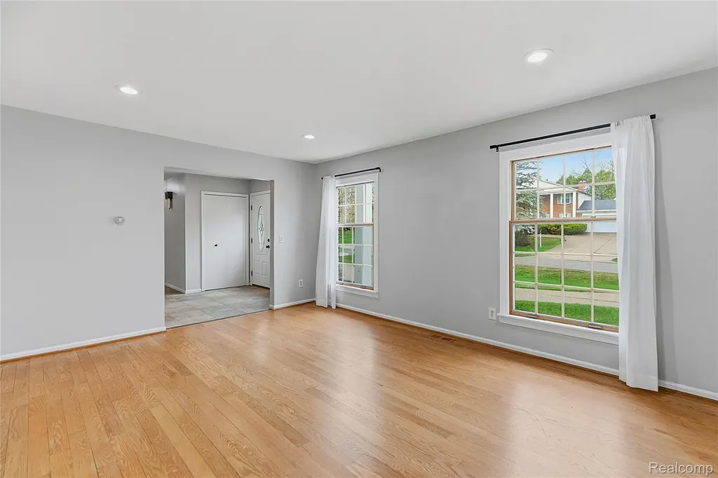 5119 Greenbriar Drive West Bloomfield Charter Township MI 48323