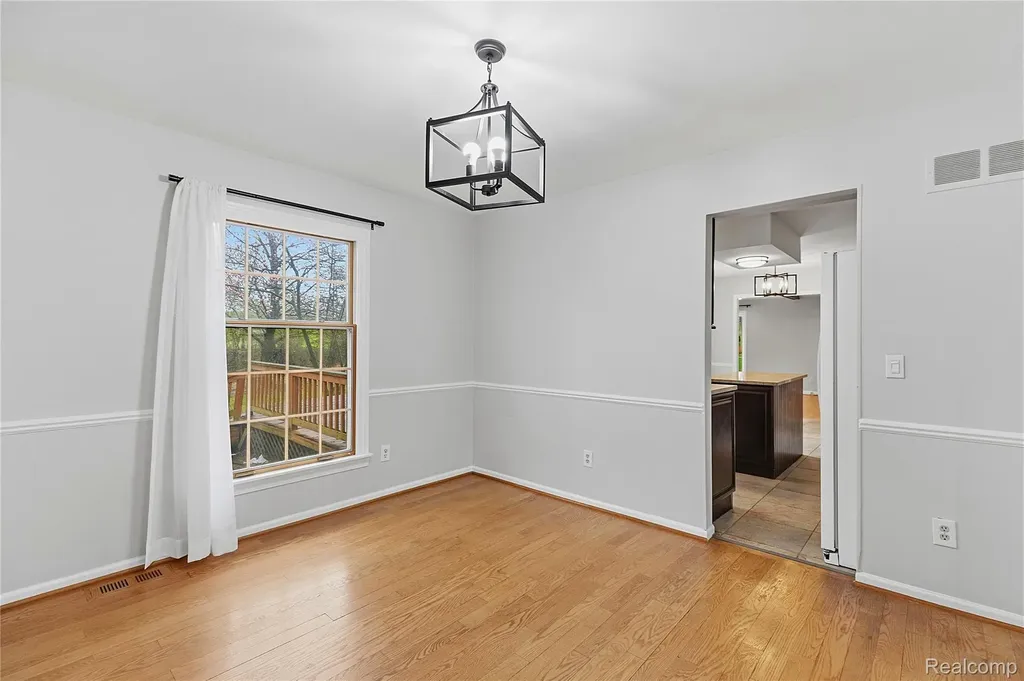 5119 Greenbriar Drive West Bloomfield Charter Township MI 48323