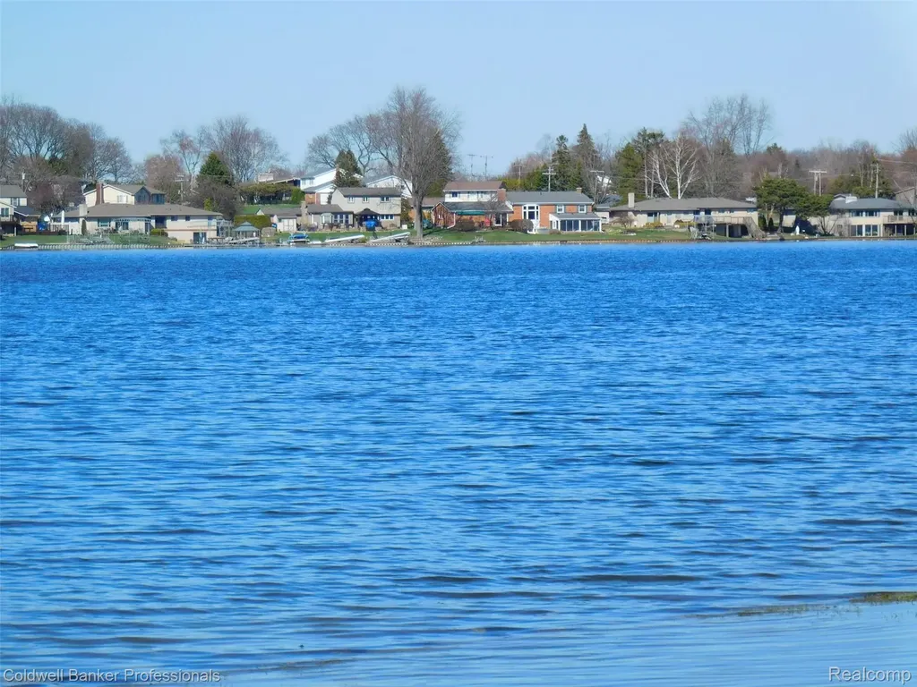 3436 Adams Shore Drive Waterford Charter Township MI 48329