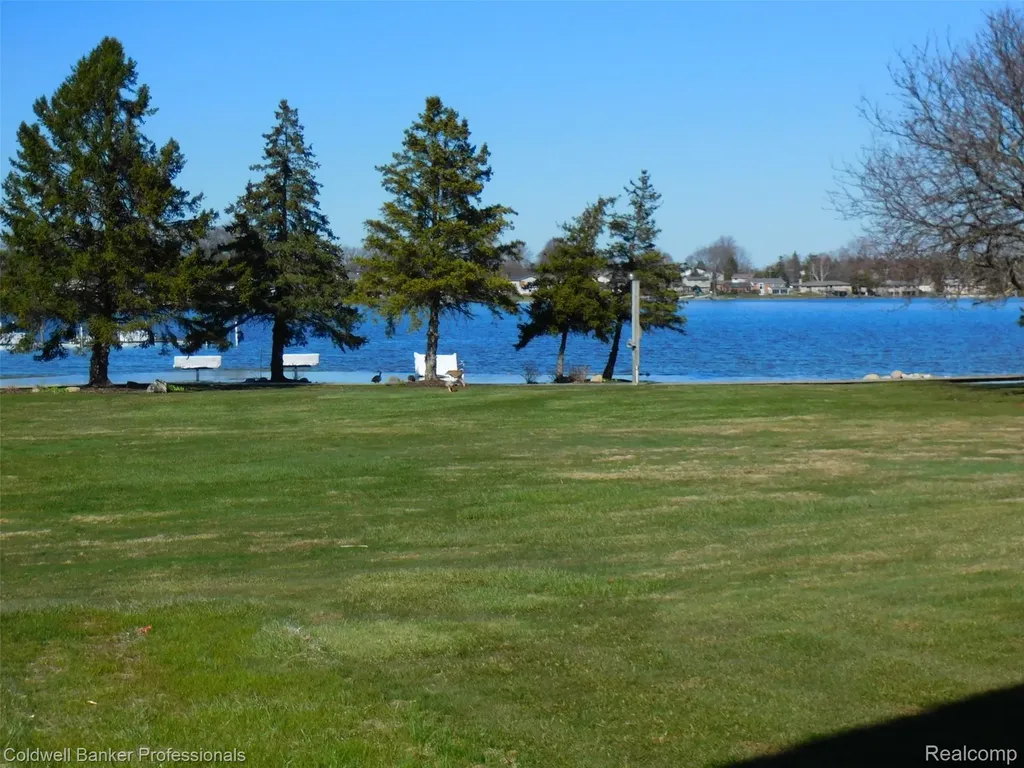 3436 Adams Shore Drive Waterford Charter Township MI 48329